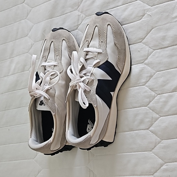 New Balance 327 size 5.5 - Picture 3 of 6